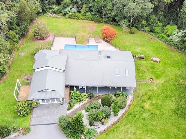 Winterstowe Retreat A Secluded Coastal Rainforest Paradise