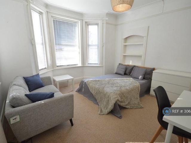Winton, Bournemouth, BH9 2 bed flat to rent £1,250 pcm £288 pw
