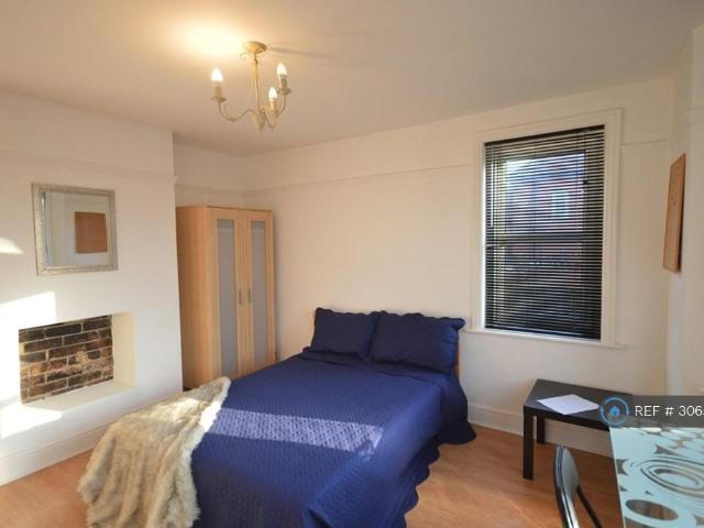 Winton, Bournemouth, BH9 3 bed flat to rent £1,485 pcm £343 pw