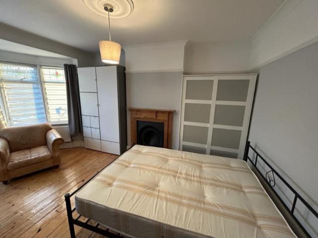 Winchmore Hill R4 1 bed in a house share to rent £800 pcm £185 pw