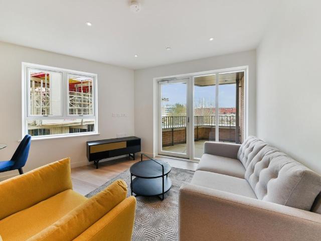 Winchat House, Alexandra Gate, London N8, 2 bed flat to rent, £2,500 pcm | PrimeLocation