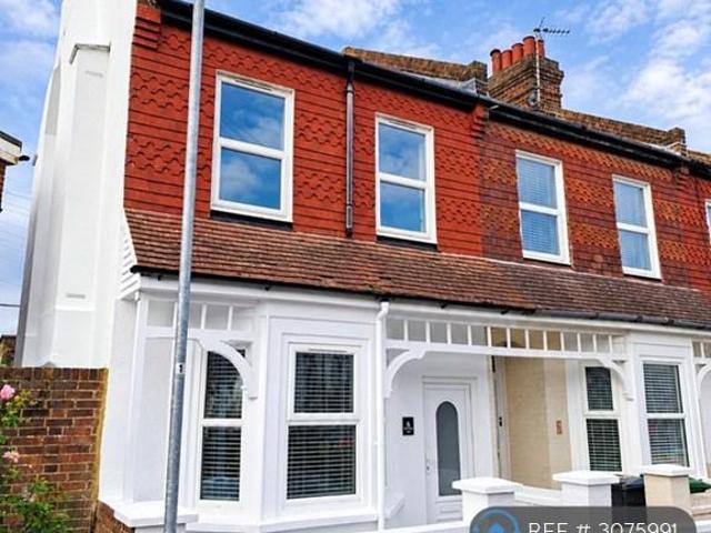 Winchcombe Road, Eastbourne, BN22 2 bed end of terrace house to rent £1,395 pcm £322 pw