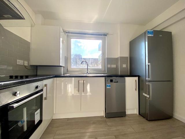 Winchester Avenue, London 3 bed flat to rent £2,400 pcm £554 pw