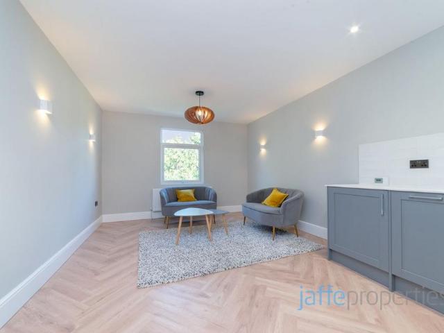 Winchester Avenue, London, NW6 2 bed apartment to rent £2,450 pcm £565 pw