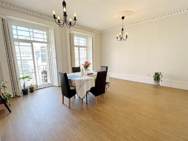 Winchester City Centre 3 bed flat to rent £1,650 pcm £381 pw