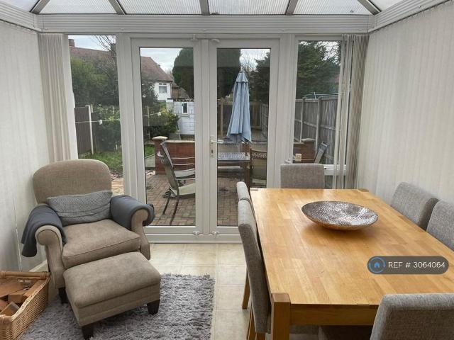 Winchester Crescent, Chaddesden. 2 bed semi detached house to rent £950 pcm £219 pw