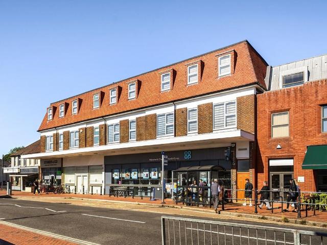 Winchester Road, Chandler's Ford SO53, 2 bed flat to rent, £1,200 pcm | PrimeLocation