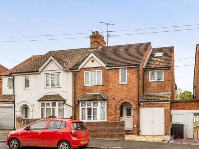 Winchester Road, Berkshire RG2 1 bed in a house share to rent £550 pcm £127 pw
