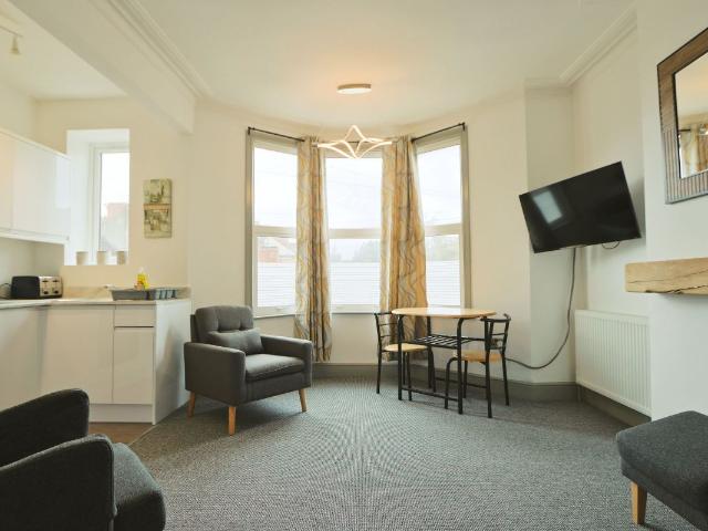 Winchester Road, Bristol BS4, 2 bed flat to rent, £2,400 pcm | PrimeLocation