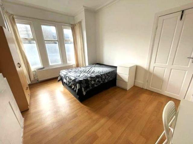 Winchester Road, London N9 2 bed flat to rent £1,800 pcm £415 pw