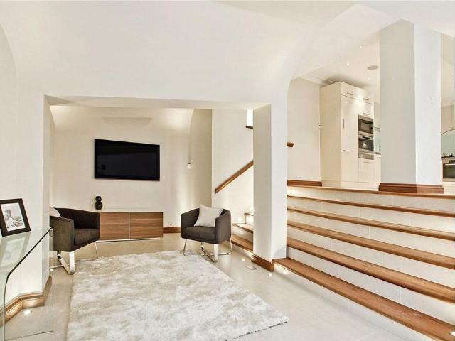 Winchester Street, London SW1V 3 bed terraced house to rent £8,000 pcm £1,846 pw