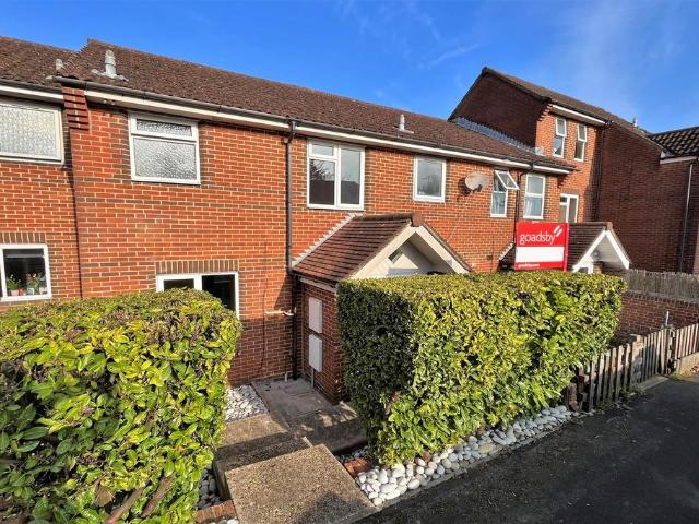 Winchester 2 bed terraced house to rent £1,500 pcm £346 pw