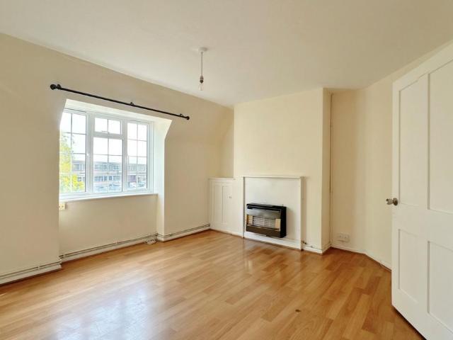 Winchfield Road, London, SE26 3 bed flat to rent £1,850 pcm £427 pw