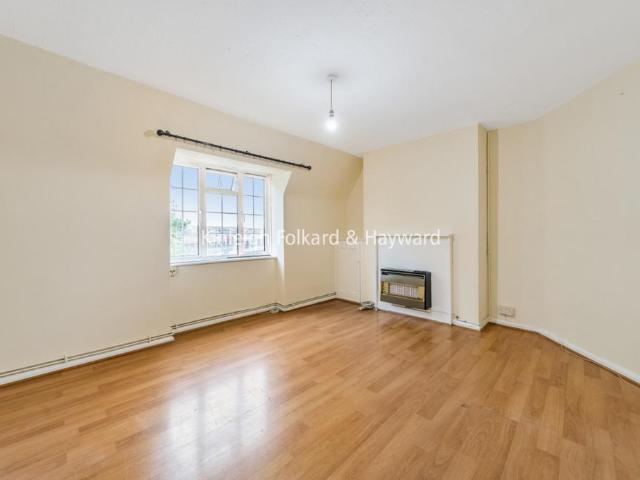 Winchfield Road, London, SE26 3 bed flat to rent £1,850 pcm £427 pw