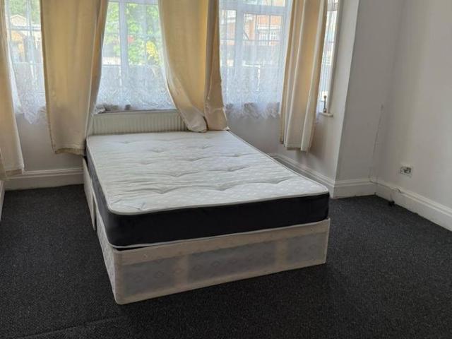 Windermere Avenue, Wembley HA9, 2 bed shared accommodation to rent, £850 pcm | PrimeLocation