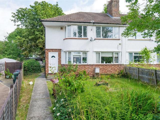 Windermere Road, Berkshire RG2 2 bed maisonette to rent £1,300 pcm £300 pw