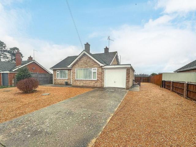 Windermere Road, South Wootton, PE30 2 bed detached bungalow to rent £1,000 pcm £231 pw