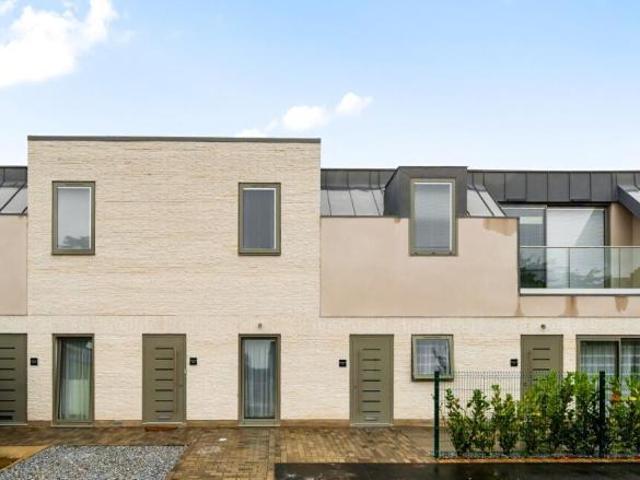 Winders Close, Beckenham, London, BR3. 2 bed flat to rent £1,950 pcm £450 pw