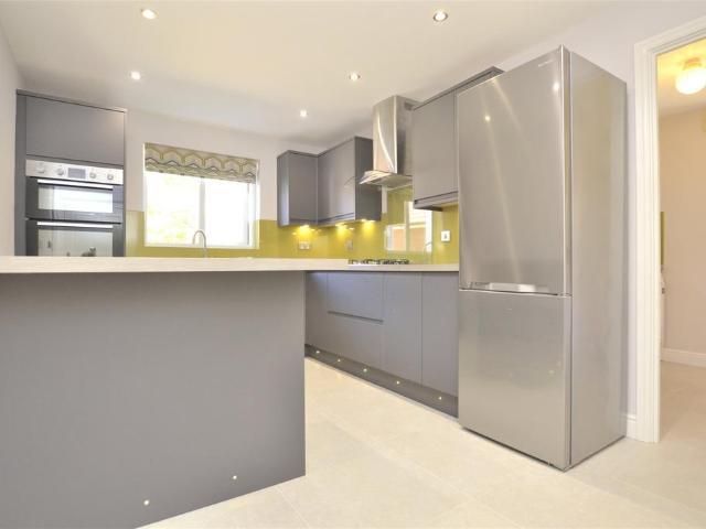 Windfall Way, Gloucestershire GL2 4 bed detached house to rent £2,200 pcm £508 pw