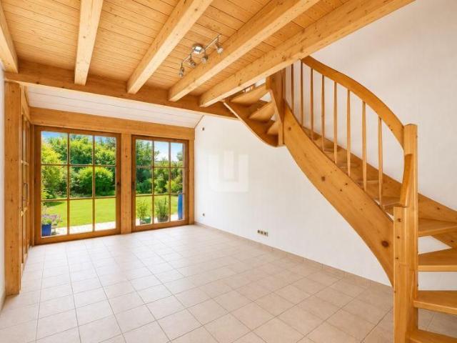 WINDISCH Besondere 2 Zimmer Wohnung mit Galerie in Grafrath ideal für Singles!