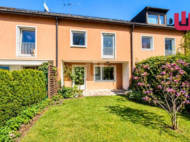 WINDISCH IMMOBILIEN RMH mit Ausbaupotenzial in familienfreundlicher Waldrandlage von Trudering!