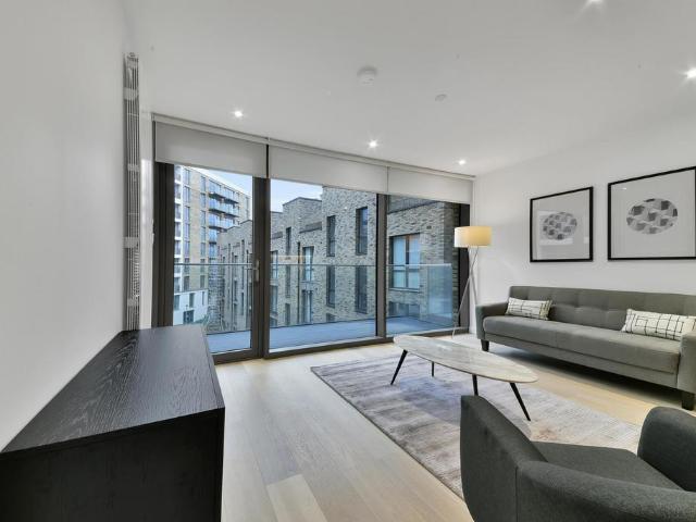 Windlass House, Royal Wharf, London, E16 2 bed apartment to rent £2,700 pcm £623 pw