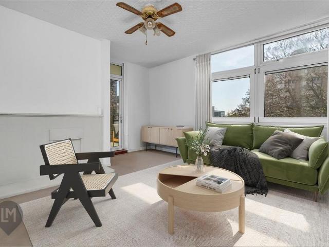 Windlesham Grove, London 3 bed flat to rent £2,500 pcm £577 pw