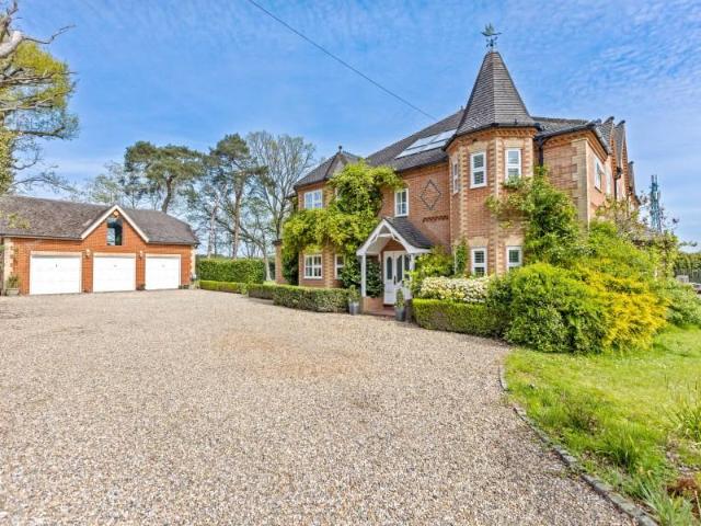 Windlesham 7 bed detached house to rent £13,000 pcm £3,000 pw