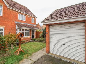 Windmill View, Biggleswade, SG18 3 bed semi detached house to rent £1,575 pcm £363 pw