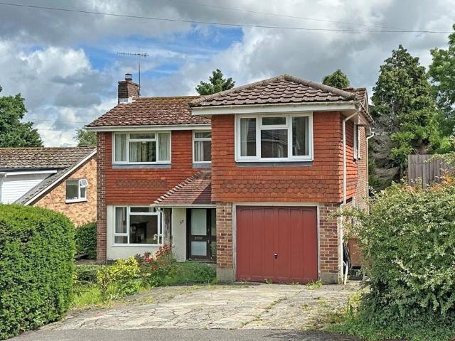 Windmill Way, Reigate 4 bed detached house to rent £2,800 pcm £646 pw