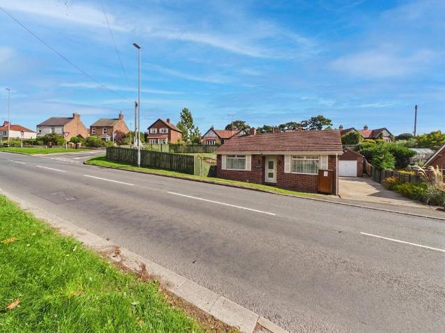 Windmill Cottage, Windmill Hill. 2 bed detached bungalow to rent £850 pcm £196 pw