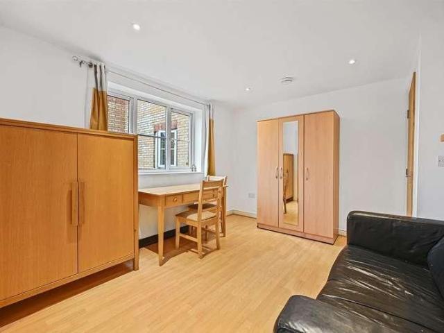 Windmill Drive, Cricklewood, London, NW2