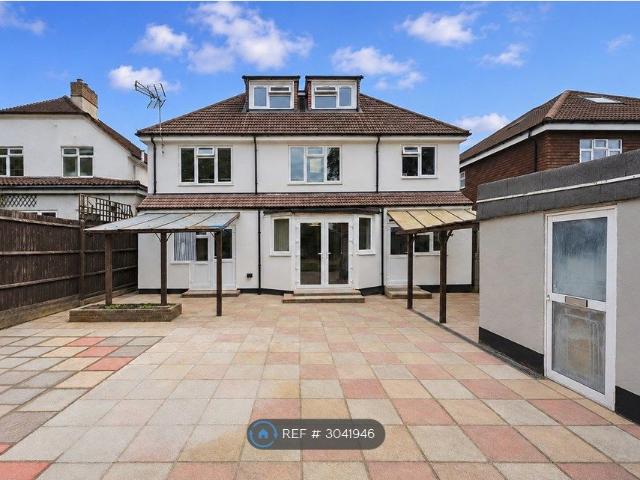 Windmill Lane, Epsom KT17, 2 bed flat to rent, £2,600 pcm | PrimeLocation