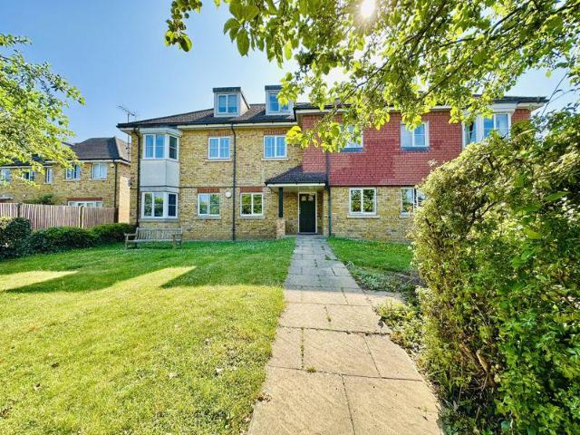 Windmill Lane, Epsom 2 bed apartment to rent £1,750 pcm £404 pw