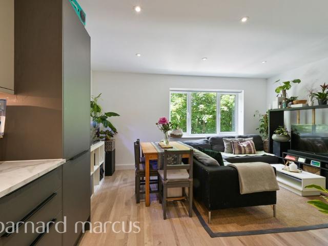 Windmill Lane, Hanwell UB2, 1 bed flat to rent, £1,560 pcm | PrimeLocation