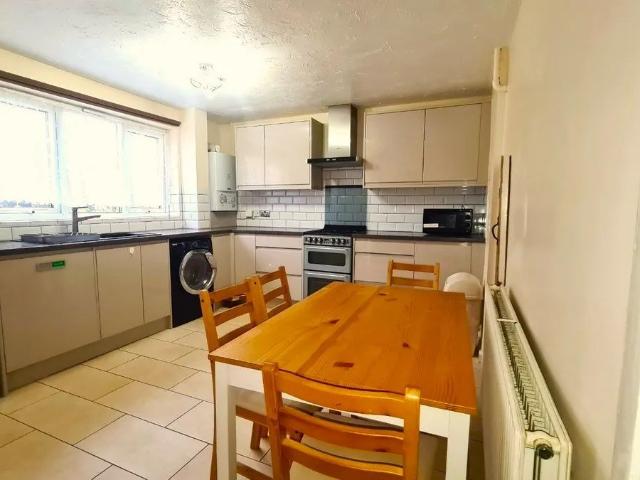 Windmill Lane, London E15, 4 bed maisonette to rent, £2,700 pcm | PrimeLocation