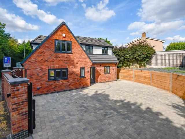 Windmill Lodge, Wightwick 3 bed detached house to rent £2,500 pcm £577 pw