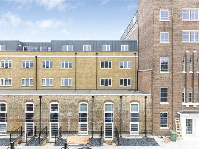 Windmill Place, Southall UB2, 2 bed flat to rent, £2,100 pcm | PrimeLocation