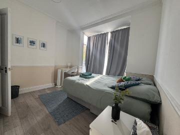 Windmill Road, Brentford TW8, 5 bed shared accommodation to rent, £4,600 pcm | PrimeLocation