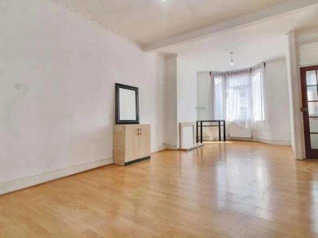 Windmill Road, Edmonton, N18