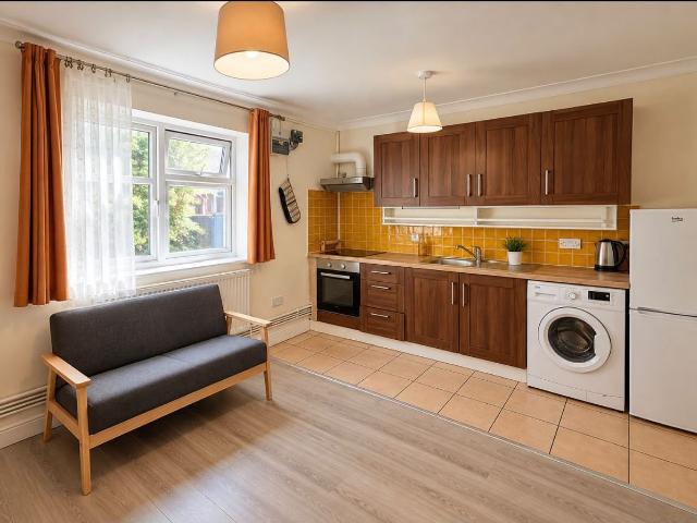 Windmill Road, Edmonton N18, 1 bed flat to rent, £1,200 pcm | PrimeLocation