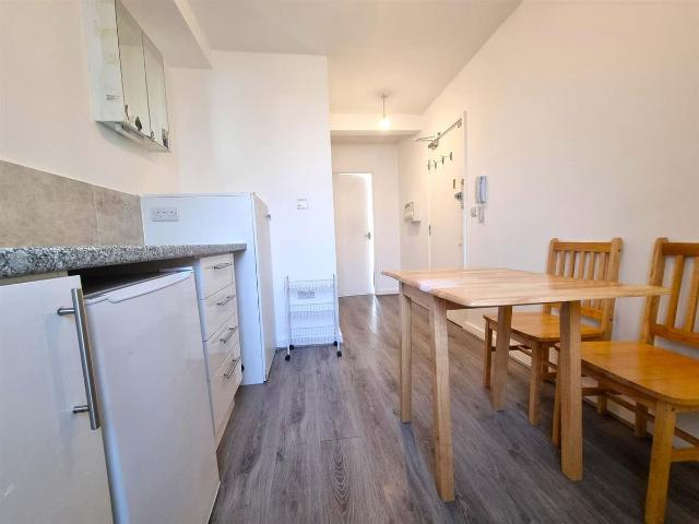 Windmill Road, Gillingham ME7, 1 bed flat to rent, £750 pcm | PrimeLocation