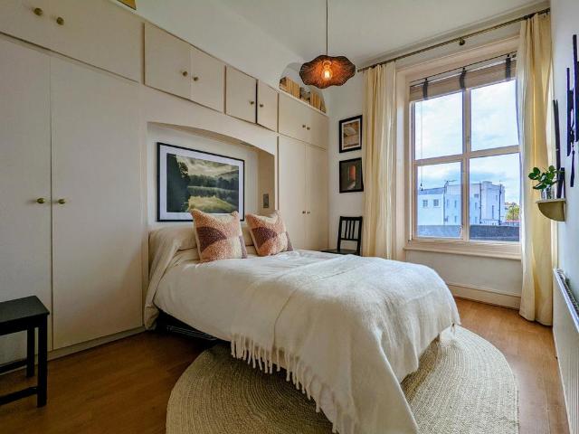 Windmill Road, London W4 Studio to rent £4,420 pcm £1,020 pw