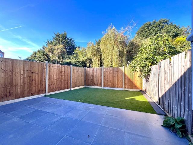 Windmill Road, London W5 2 bed maisonette £2,250 pcm £519 pw