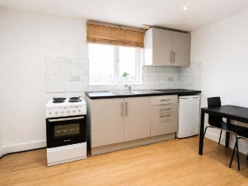 Windmill Road, London N18, 1 bed flat to rent, £1,300 pcm | PrimeLocation