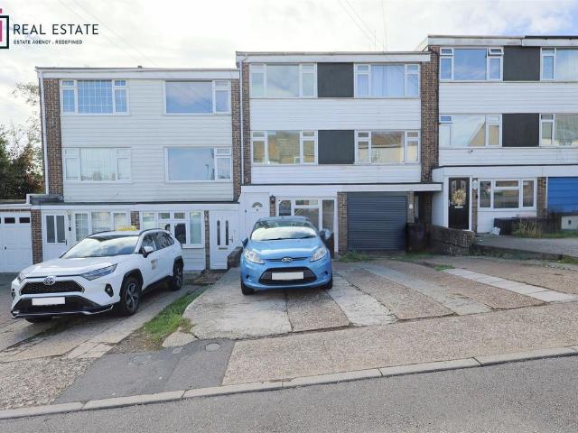 Windmill Street, Strood ME2, 4 bed property to rent, £1,800 pcm | PrimeLocation