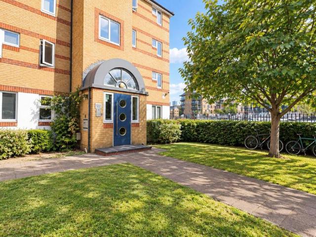 Windsock Close, Surrey Quays SE16 1 bed apartment to rent £1,600 pcm £369 pw