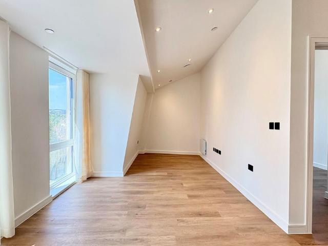 Windsor Bridge Road, Bath BA2, 1 bed flat to rent, £1,700 pcm | PrimeLocation