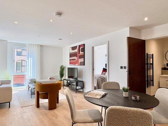 Windsor Bridge Road 1 bed flat to rent £1,775 pcm £410 pw