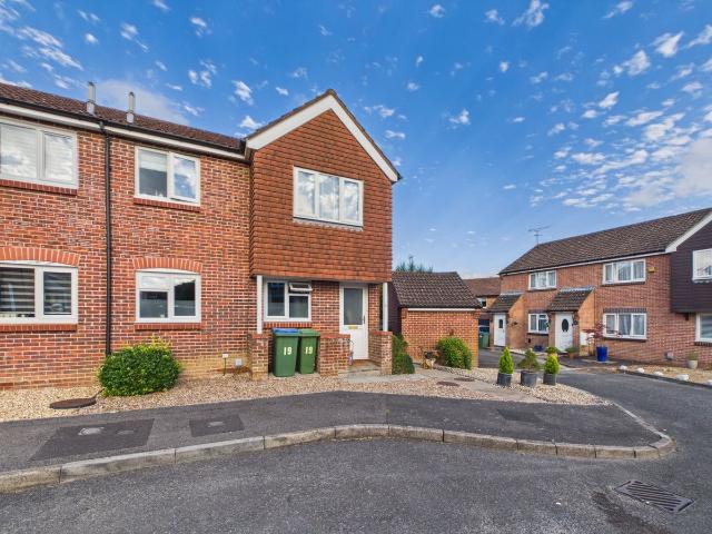 Windsor Close, Southwater RH13, 1 bed maisonette to rent, £1,200 pcm | PrimeLocation